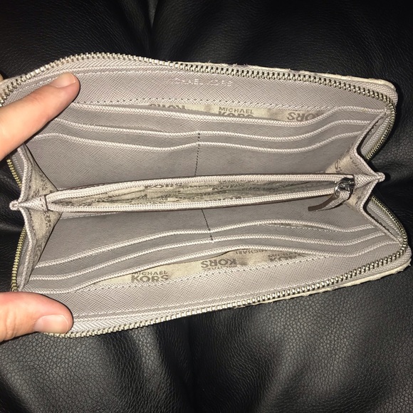 SOLD! Michael Kors Viper 👜 & Viper Wallet - Picture 5 of 6